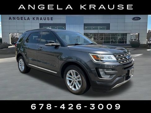 Used 2017 Ford Explorer XLT FWD image 1