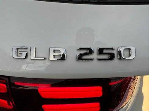 Used 2026 Mercedes-Benz GLB 250 4MATIC image 9