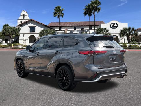 Used 2023 Toyota Highlander XSE FWD image 4