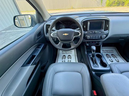 Used 2022 Chevrolet Colorado W/T w/ WT Convenience Package AWD/4WD image 6