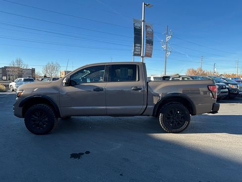 Used 2021 Nissan Titan PRO-4X w/ Pro-4x Convenience Package AWD/4WD image 6
