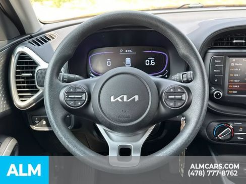 Used 2025 Kia Soul LX w/ LX Technology Package FWD image 28