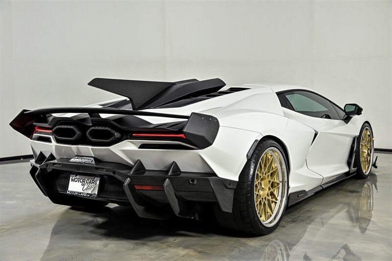 Used 2024 Lamborghini Revuelto AWD/4WD image 36