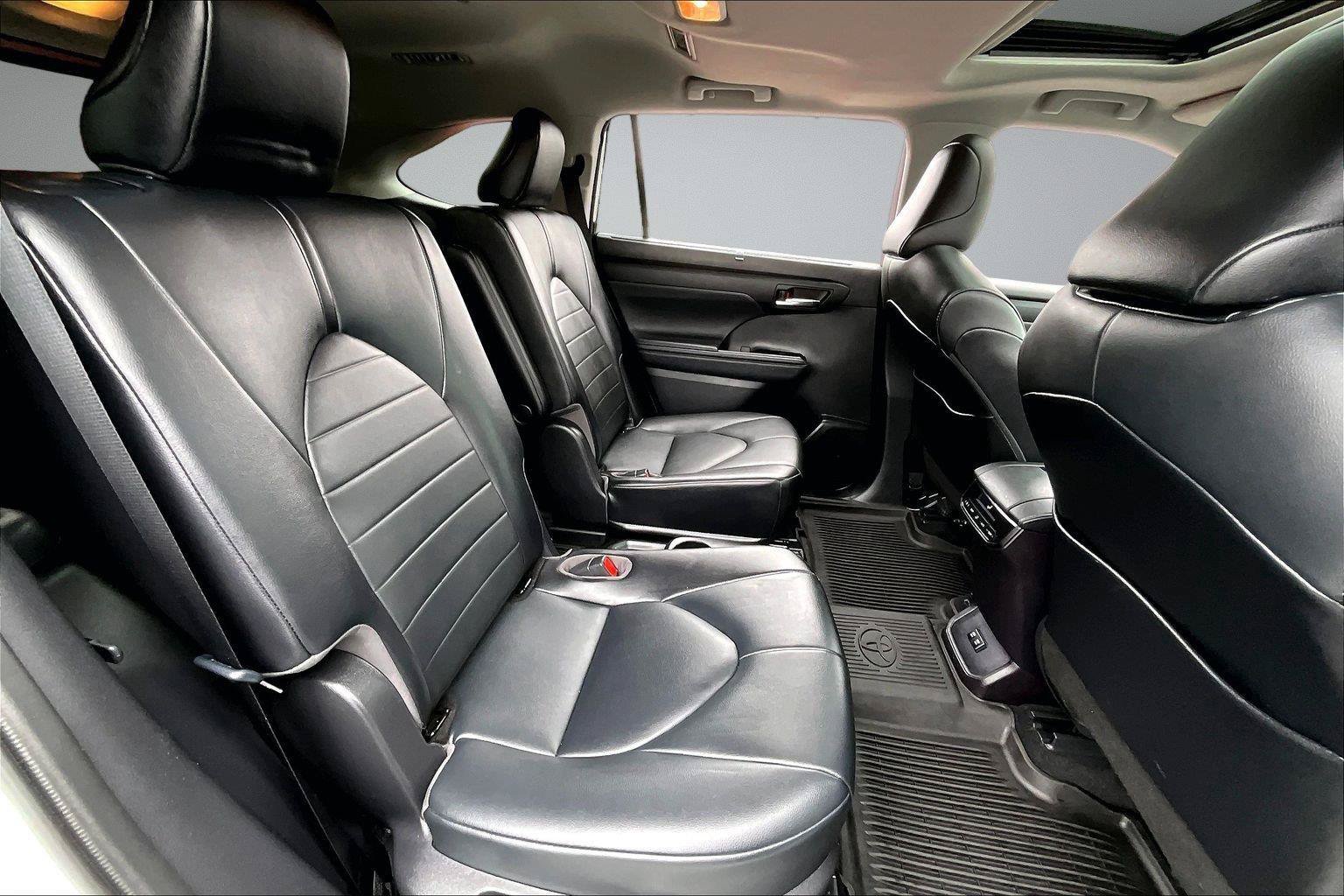 Used 2021 Toyota Highlander XLE AWD/4WD image 26
