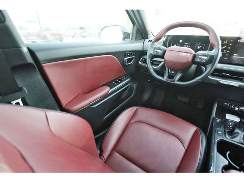 Used 2025 Kia K4 GT-Line w/ GT-Line Premium Package image 11