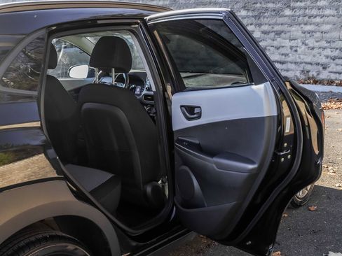 Used 2019 Hyundai Kona SEL image 16