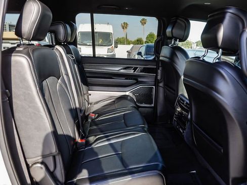 Used 2024 Jeep Wagoneer L Series II w/ Flexible Seating Group AWD/4WD image 19
