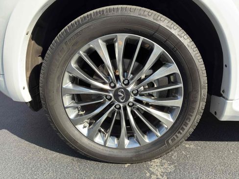 Used 2018 INFINITI QX80 4WD w/ Driver Assistance Package image 12