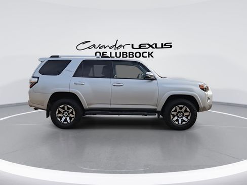 Used 2017 Toyota 4Runner TRD Off-Road Premium AWD/4WD image 2