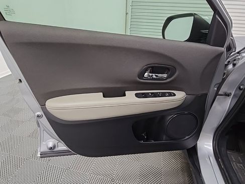 Used 2020 Honda HR-V LX image 26