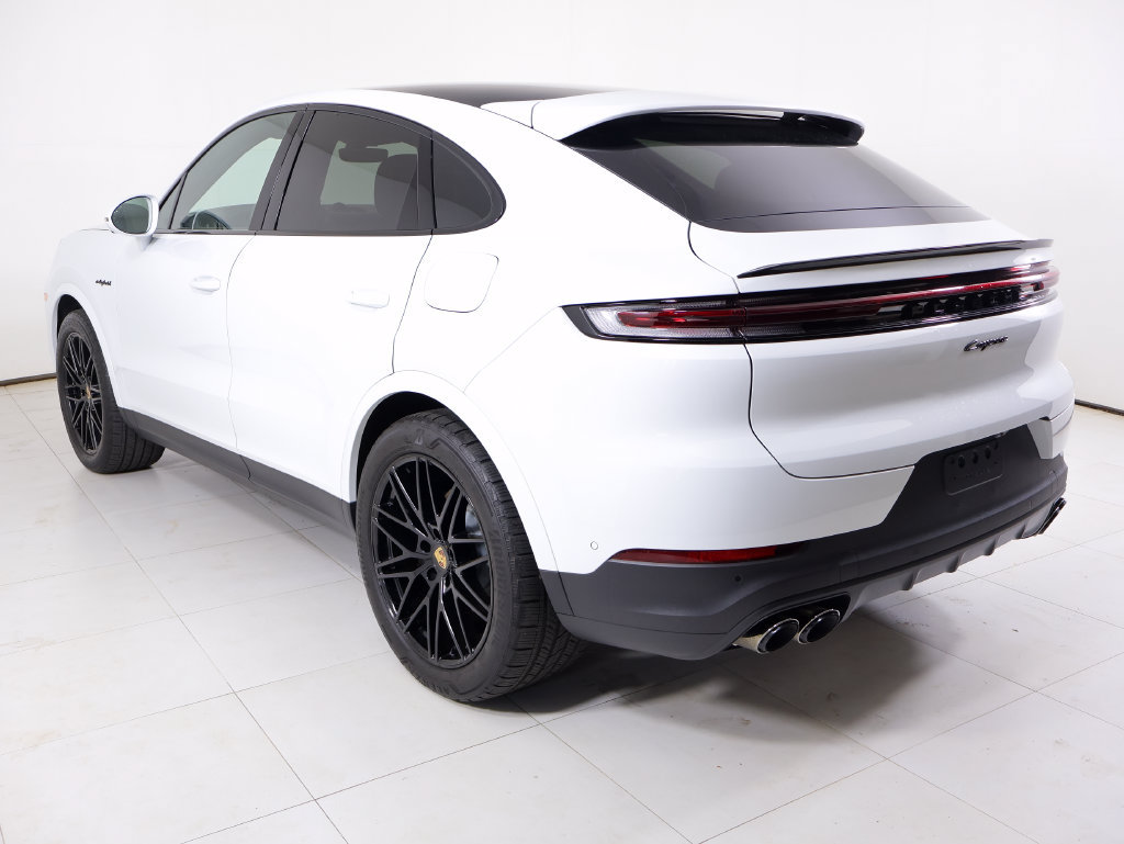 Certified 2025 Porsche Cayenne E-Hybrid Coupe AWD/4WD image 3