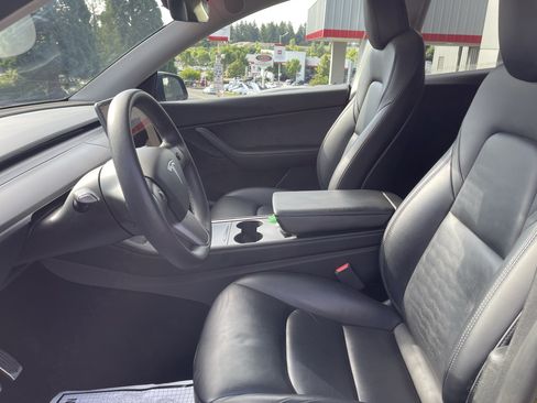 Used 2022 Tesla Model Y Long Range AWD/4WD image 11
