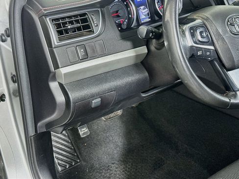 Used 2017 Toyota Camry SE FWD image 16