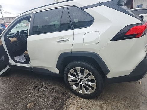 Used 2022 Toyota RAV4 Limited FWD image 7