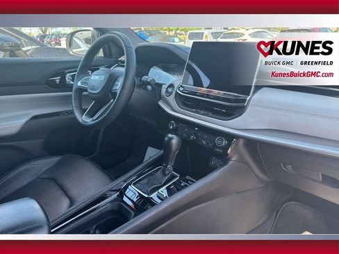 Used 2025 Jeep Compass Limited AWD/4WD image 39