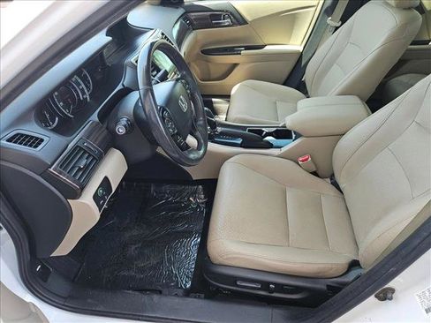 Used 2016 Honda Accord Touring image 19