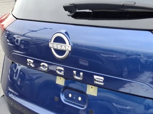 Used 2023 Nissan Rogue SV image 17