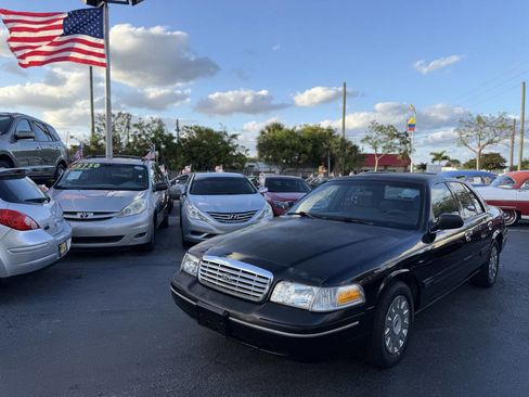 Used 2005 Ford Crown Victoria Police Interceptor image 1