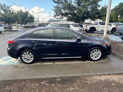 Used 2023 Toyota Corolla LE w/ LE Premium Package FWD image 9