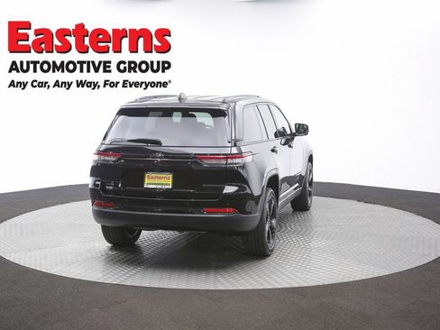 Used 2024 Jeep Grand Cherokee Altitude AWD/4WD image 40