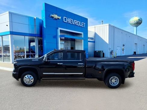 Used 2025 Chevrolet Silverado 3500 High Country w/ High Country Premium Package AWD/4WD image 7
