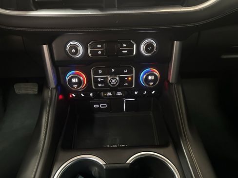 Used 2024 GMC Yukon XL SLT w/ SLT Luxury Package image 23