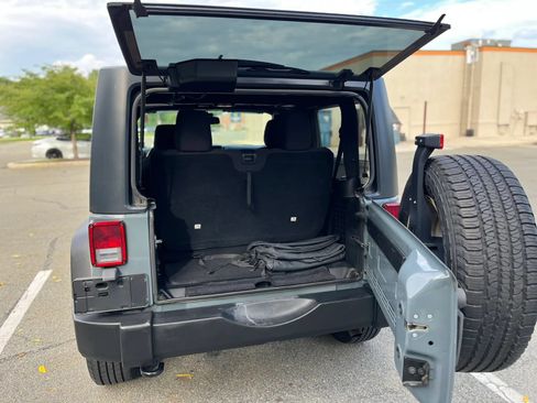Used 2015 Jeep Wrangler Sport w/ Quick Order Package 24S AWD/4WD image 9