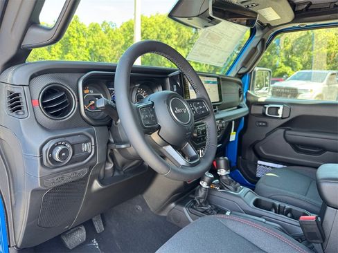 New 2025 Jeep Wrangler Unlimited Rubicon w/ Technology Group image 35