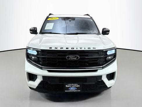 Used 2025 Ford Expedition Platinum w/ Stealth Appearance Package AWD/4WD image 2
