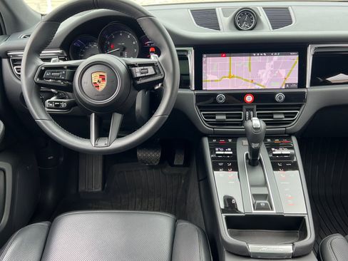 Certified 2025 Porsche Macan AWD/4WD image 15