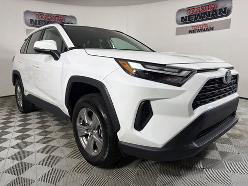 Used 2022 Toyota RAV4 XLE AWD/4WD image 1