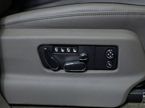 Used 2022 Bentley Bentayga AWD/4WD image 38
