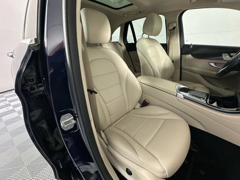 Used 2021 Mercedes-Benz GLC 300 4MATIC w/ Premium Package image 27