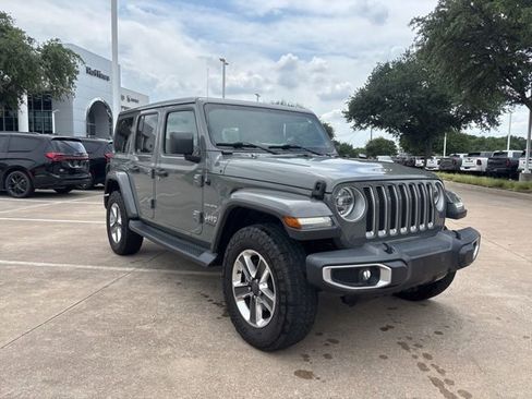 Used 2018 Jeep Wrangler Unlimited Sahara AWD/4WD image 3