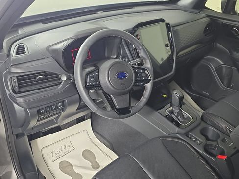 Used 2025 Subaru Forester Touring AWD/4WD image 12