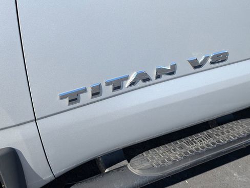 Used 2018 Nissan Titan SV image 23