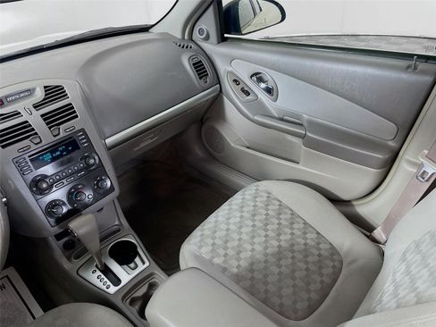 Used 2005 Chevrolet Malibu LS w/ Preferred Equipment Group FWD image 24