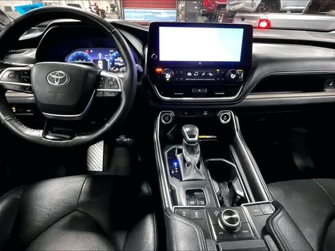 Used 2024 Toyota Grand Highlander Platinum image 14