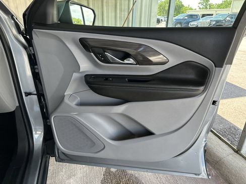 Used 2024 GMC Terrain SLE w/ Driver Convenience Package image 37