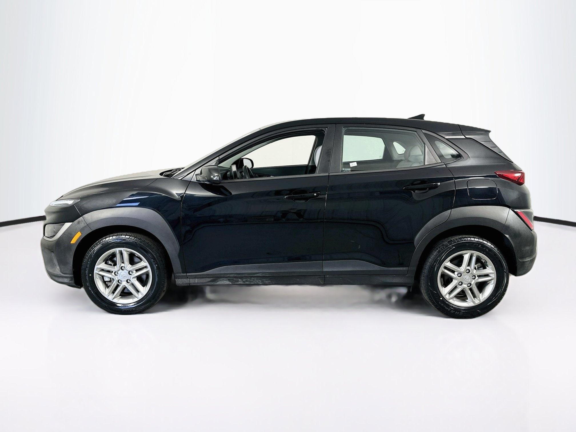 Used 2023 Hyundai Kona SE w/ Cargo Package AWD/4WD image 8