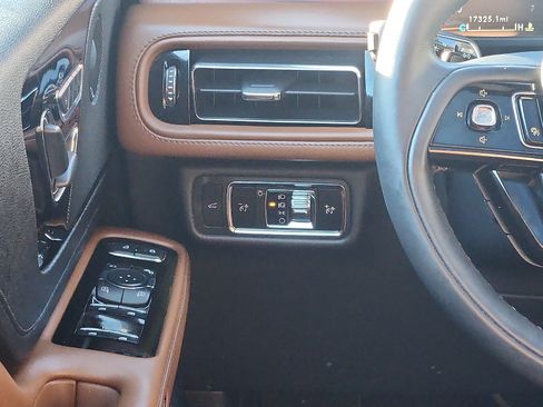 Used 2023 Lincoln Aviator Reserve w/ Equipment Group 201A image 14