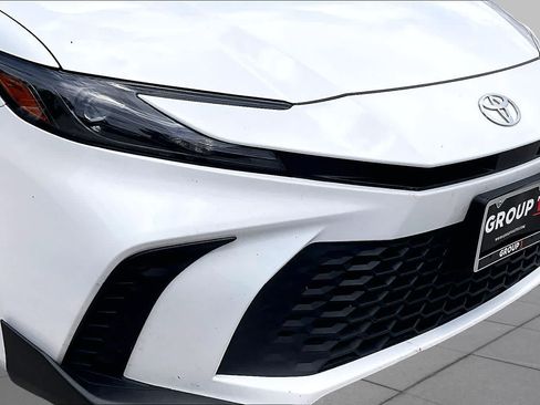 Used 2025 Toyota Camry SE FWD image 29