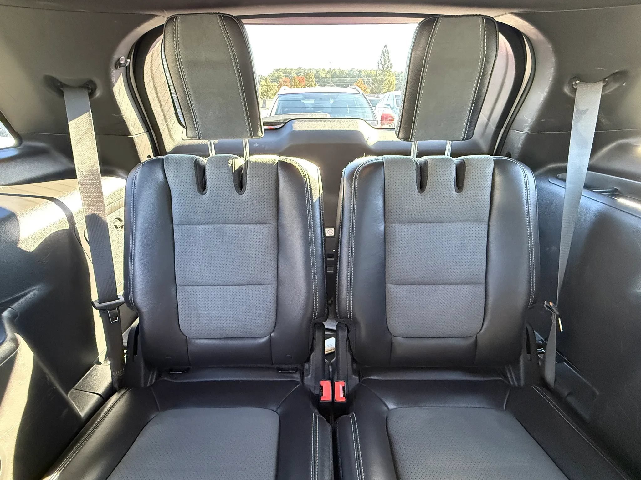 Used 2015 Ford Explorer XLT w/ Equipment Group 202B AWD/4WD image 23