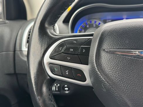 Used 2017 Chrysler 300 Limited image 15