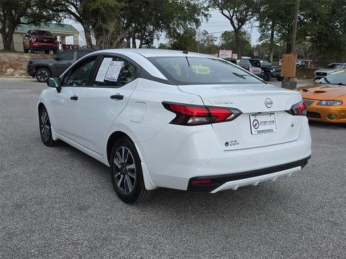 Used 2024 Nissan Versa S w/ S Plus Package image 7