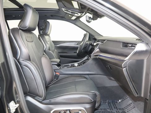 Used 2024 Jeep Grand Cherokee Overland w/ Luxury Tech Group IV image 14