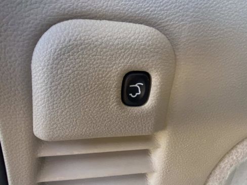 Used 2017 Jeep Grand Cherokee Overland image 8