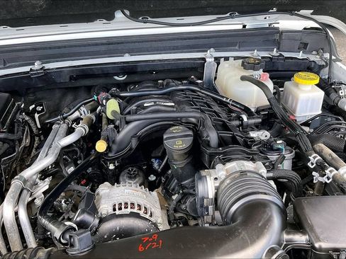 Used 2023 Jeep Gladiator Overland AWD/4WD image 11