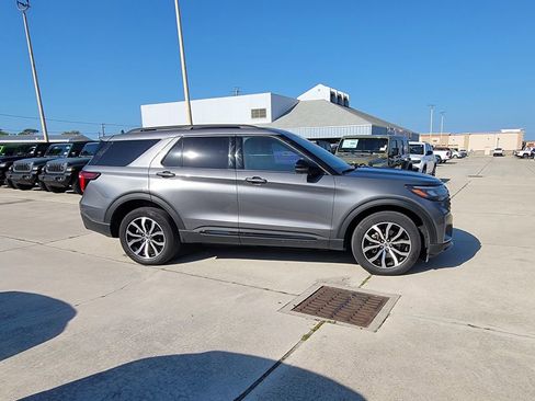 Used 2025 Ford Explorer ST-Line AWD/4WD image 6