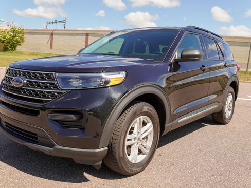 Used 2024 Ford Explorer XLT AWD/4WD image 8